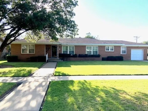 1209 Vernon St, Plainview, TX 79072