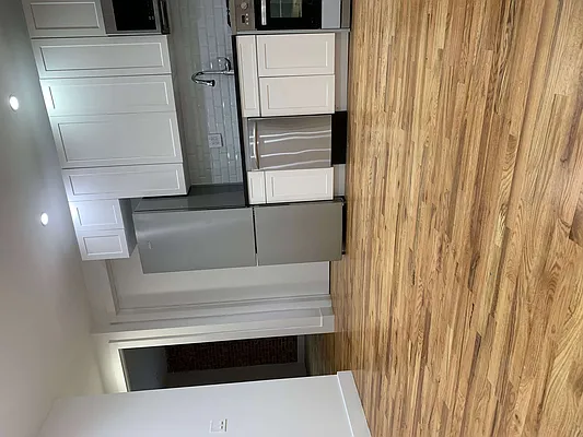 Rented by CITY SKYLINE REALTY INC | media 38