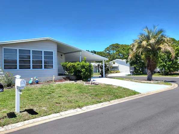 422 Puffin Dr, Barefoot Bay, FL 32976