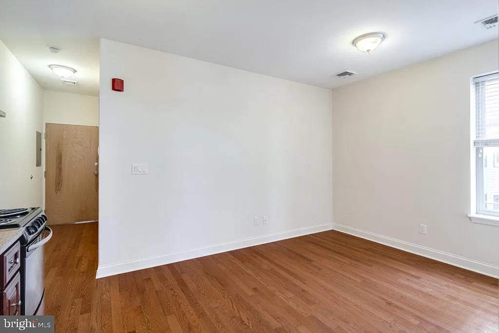1 bed, 1.0 bath, $1,195 — Photo 4