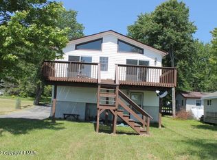 7580 Lake Shore Dr, Pocono Lake, PA 18347