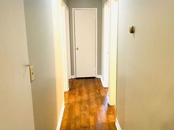 3rd image of 742 Saint Martins Dr