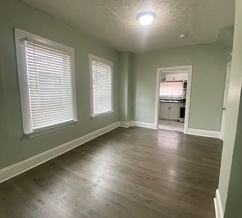 5th image of 598 Gilbert St