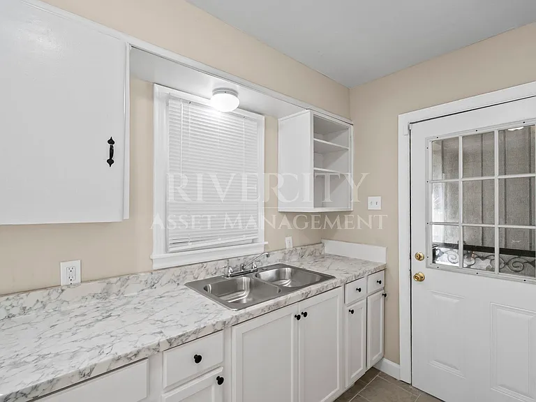 1290 Dellwood Ave — Photo 9