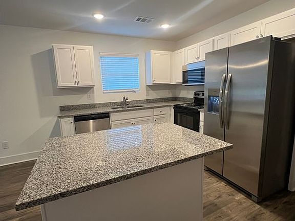 4th image of 515 S Forest Ave