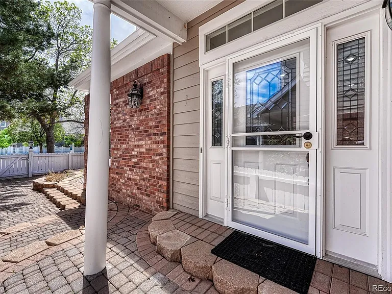 9885 Greensview Cir — Photo 2