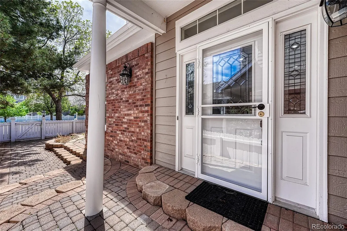 Building Photo - 9885 Greensview Cir