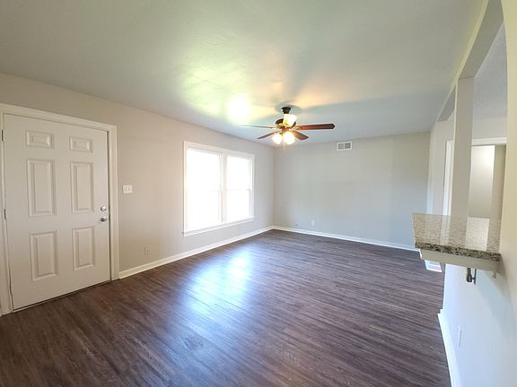 2nd image of 1825 Wayside Dr