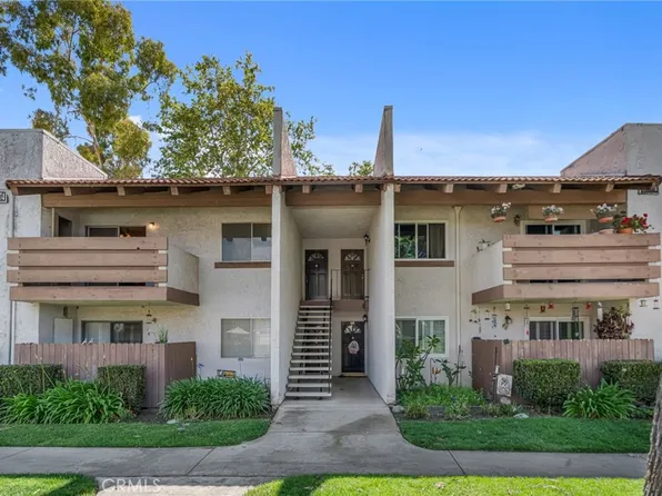 17574 Vandenberg Ln APT 11, Tustin, CA 92780
