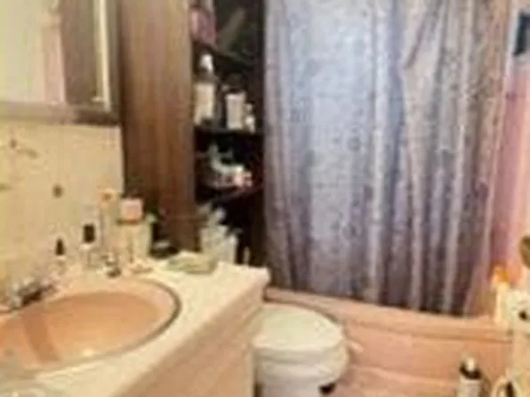 971 Schenck Avenue image 4 of 6