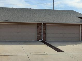 8407 E Parkmont Dr, Wichita, KS 67207