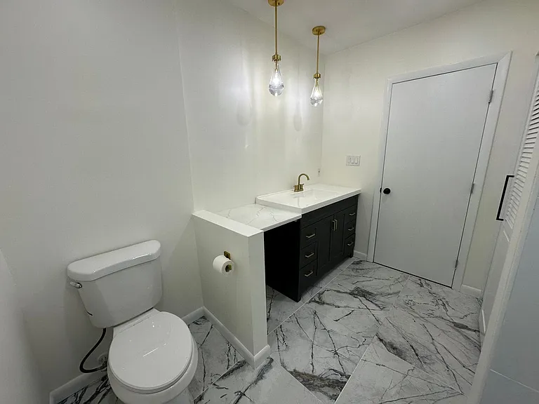 Melrose Apartments — Photo 42