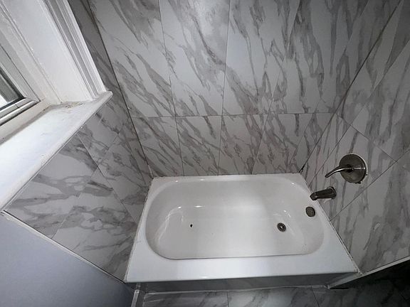 4th image of 214 Bloomfield Ave #2