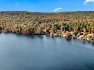 79 7th St, Brimfield, MA 01010
