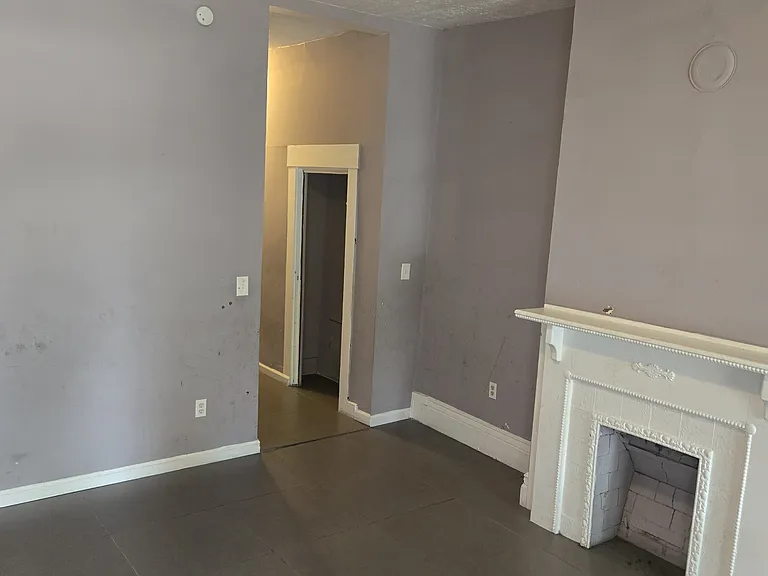 1310 Greenup St — Photo 3