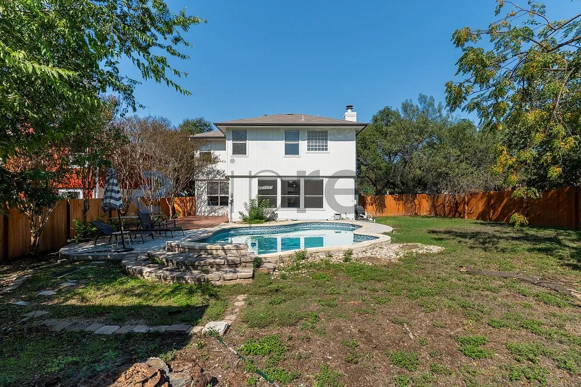 4 bed, 2.5 bath, 2168 sqft, $3,299 — Photo 2
