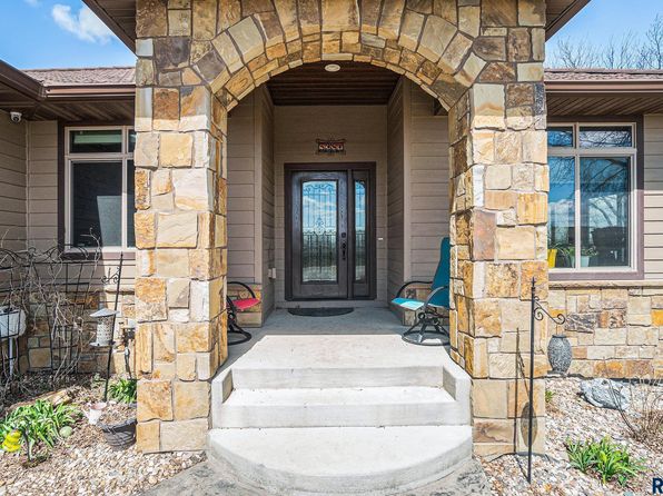 5381 S Shore Dr, Chester, SD 57016
