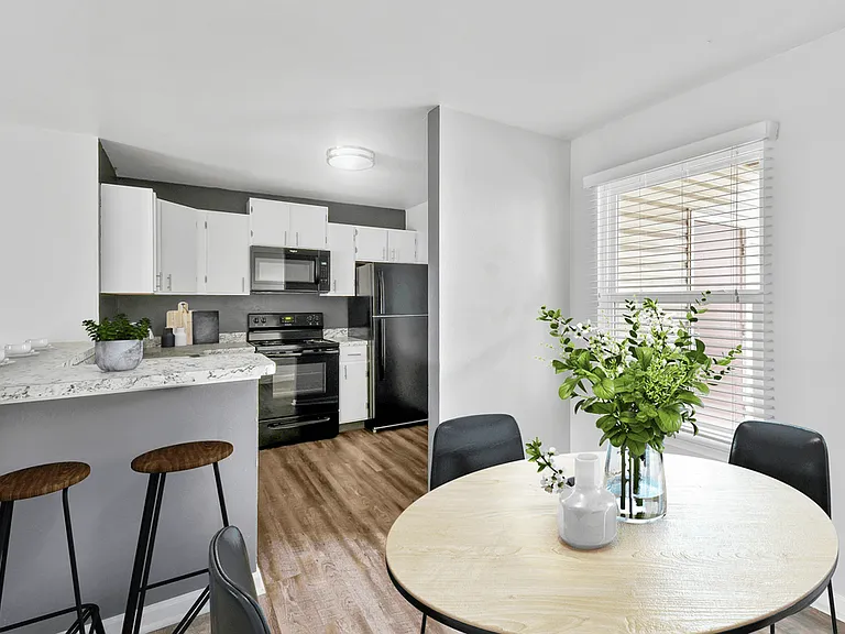 Cascade Apartments — Photo 3