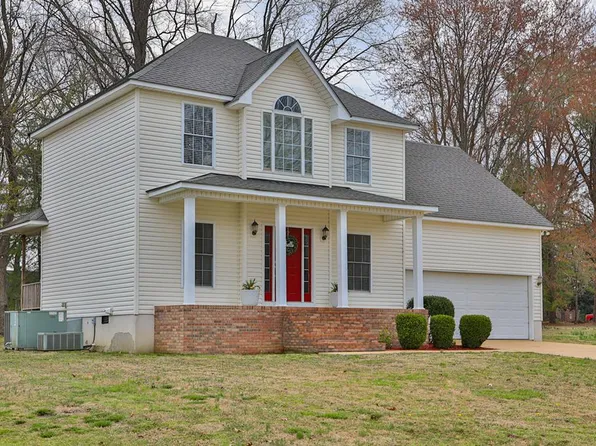 141 Cherokee Dr, Martin, TN 38237