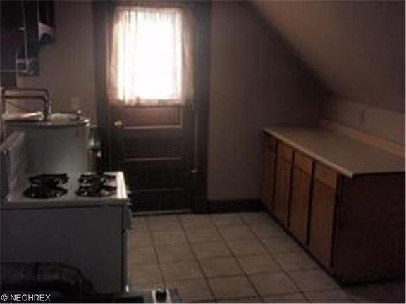 5th image of 19 Halls Heights Ave #19