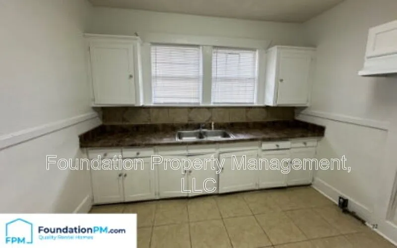 3 bed, 1.0 bath, 1142 sqft, $1,200 — Photo 3