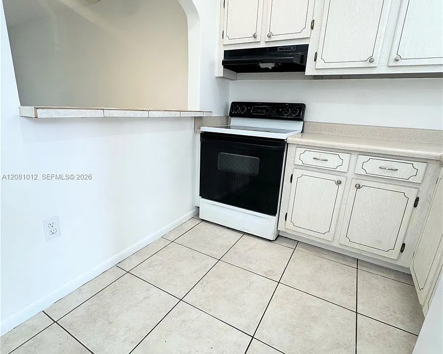 8220 Sunrise Lakes Blvd #307