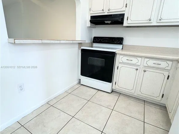 8220 Sunrise Lakes Blvd, Fort Lauderdale, FL
