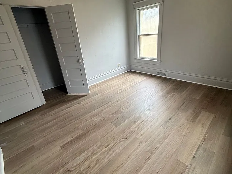 415 George St — Photo 6