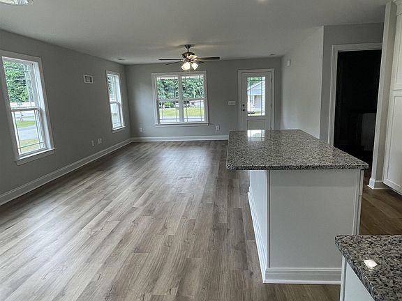 4th image of 103 E Allen St