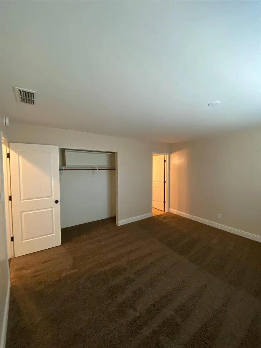 842 Debra St photo 1