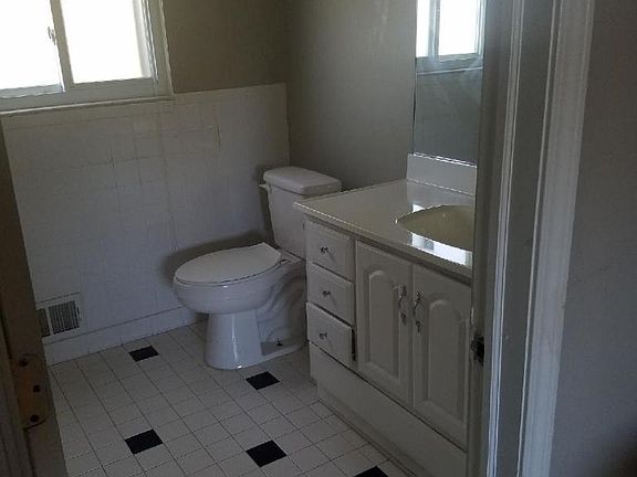 2nd image of 34814 Wurfel St