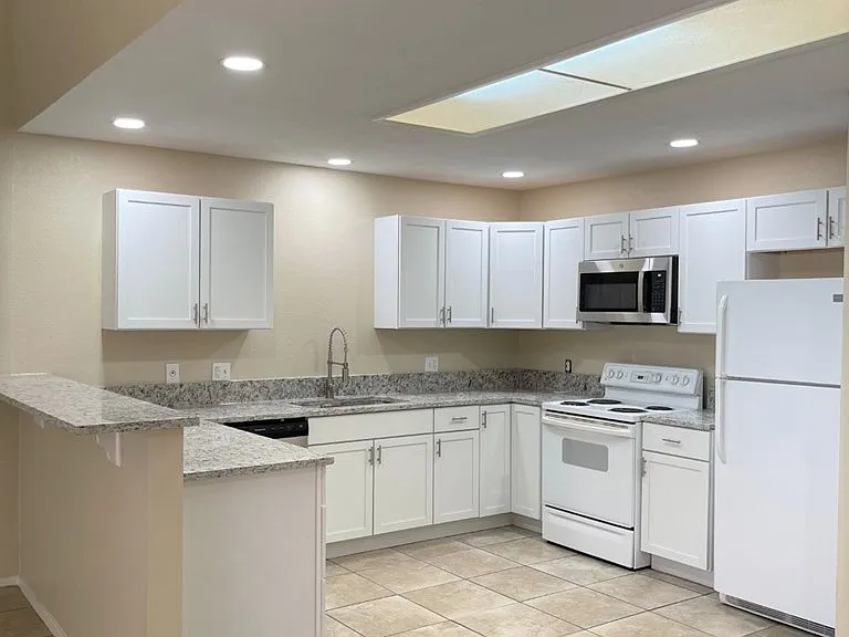 117 N Glenwood Dr #D — Photo 6
