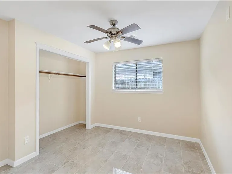1042 Saint John Dr — Photo 11