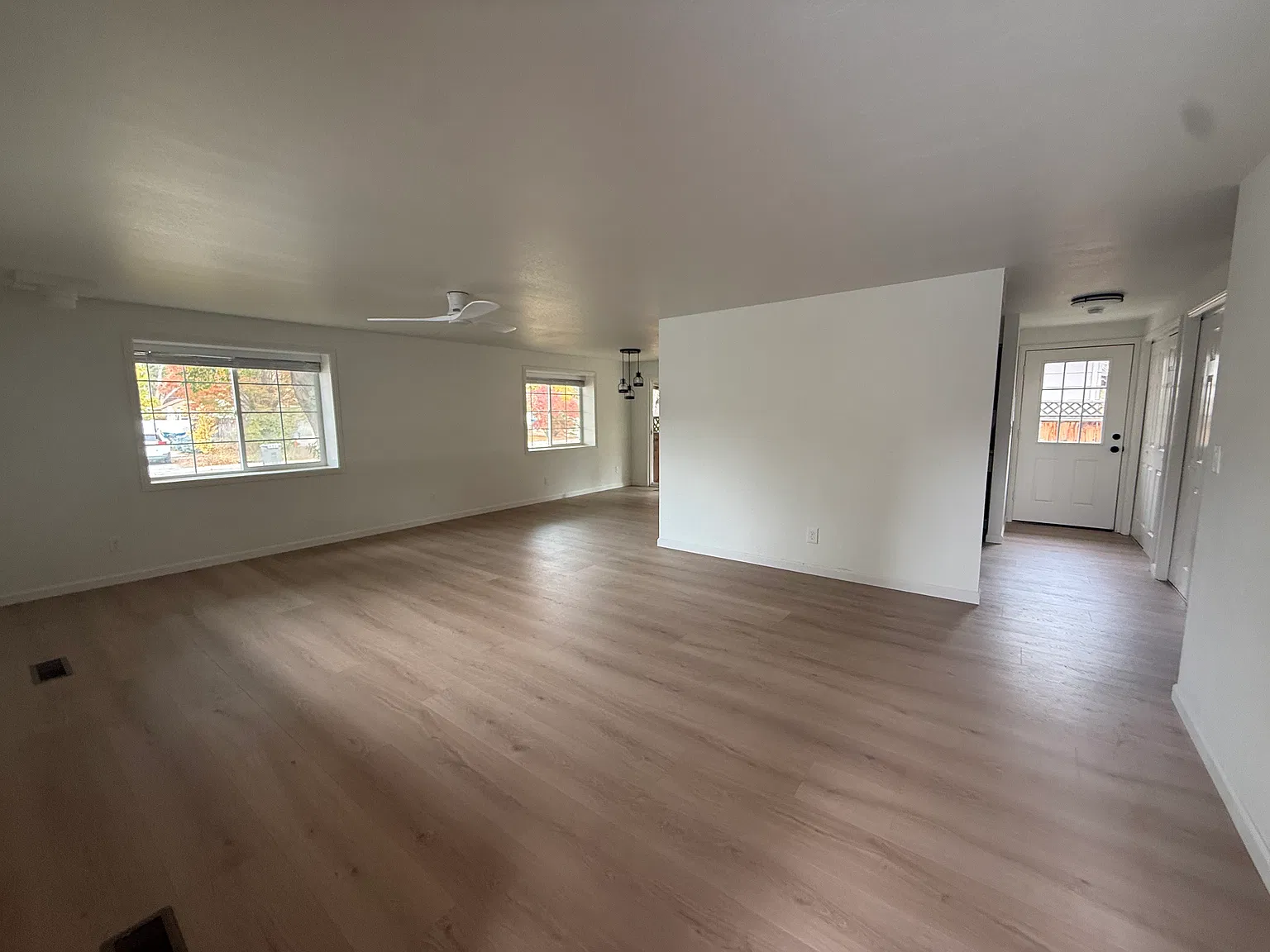 4625 W Bloom St — Photo 2