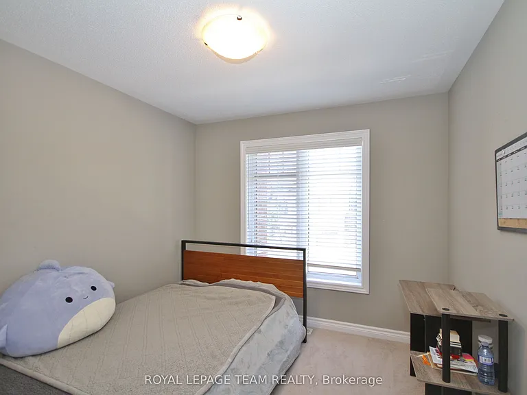 302 Tourmaline Cres — Photo 22