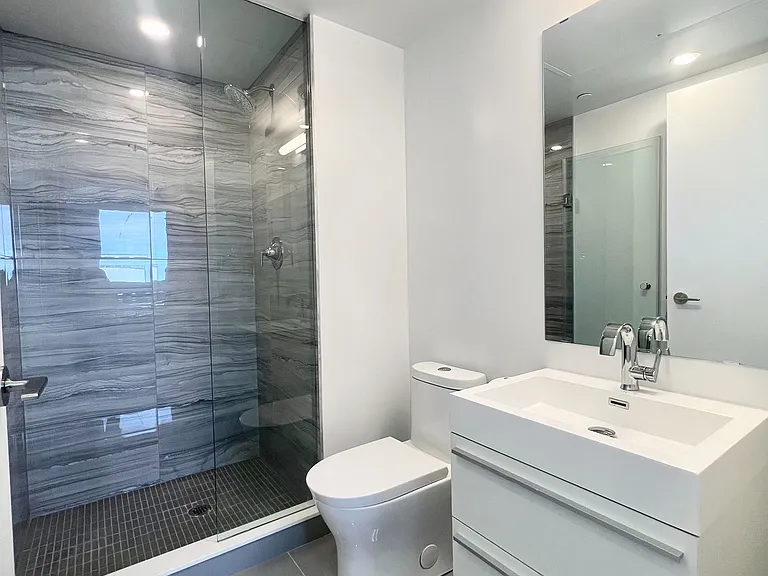 39 Roehampton Ave #3802 — Photo 12