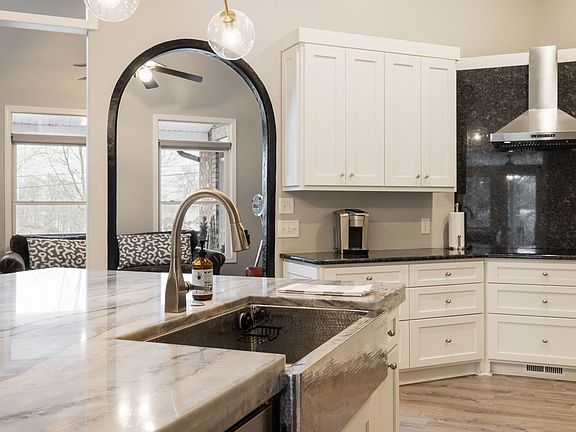 21st image of 442 Lakeview Cir
