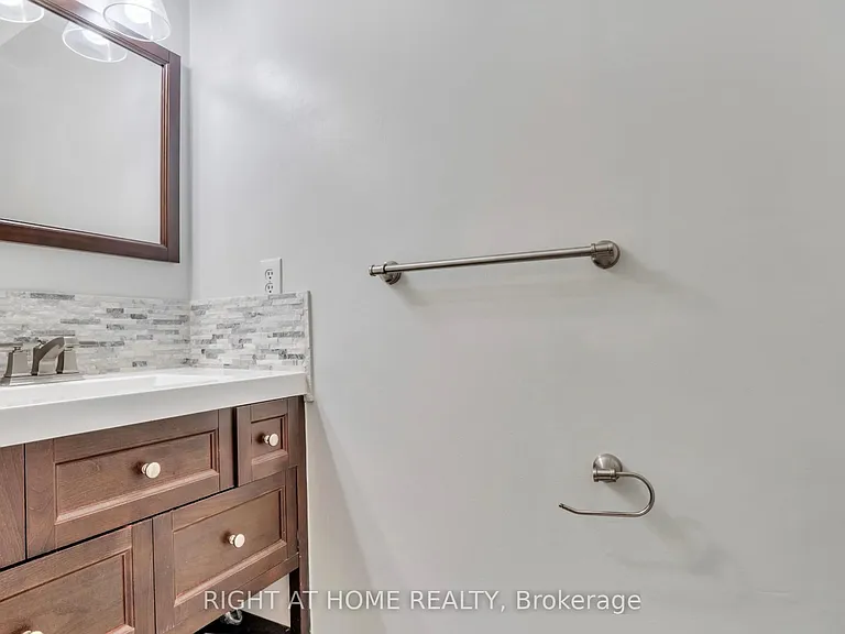 27 Melborne Ct — Photo 12