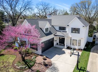 4 Arthur Ave, Clarendon Hills, IL 60514