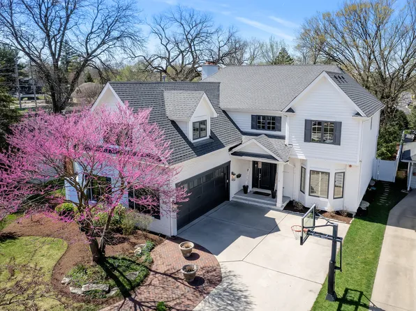 4 Arthur Ave, Clarendon Hills, IL 60514