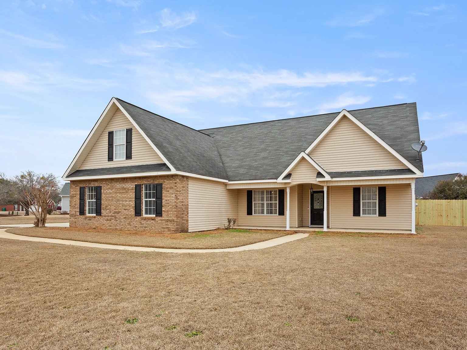 4 bed, 1877 sqft, $5,450 — Photo 2