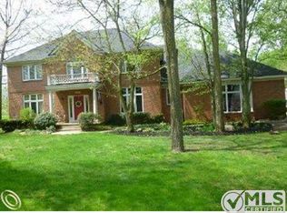 8763 Salem Farms Dr, South Lyon, MI 48178