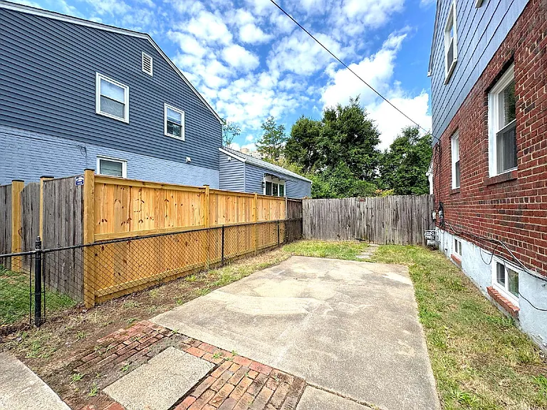 5700 Fenwick Dr — Photo 3