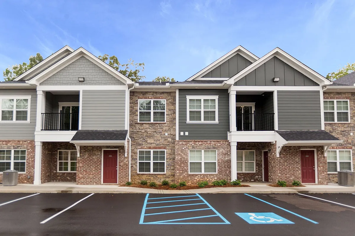 Building Photo - Oakwood Estates
