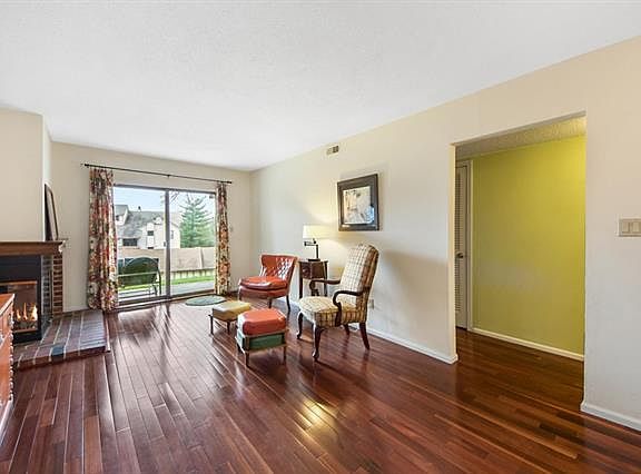 4th image of 7004 Green Tee Ct APT B
