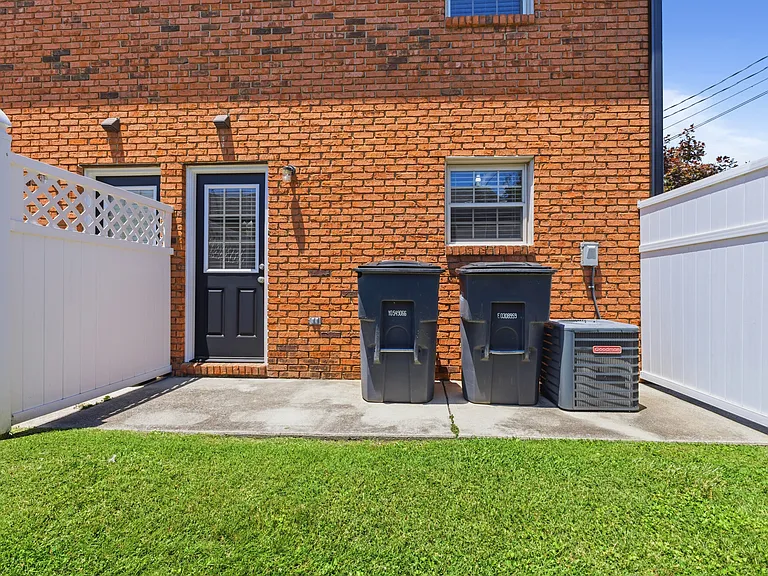 720 N Dixie Ave — Photo 15
