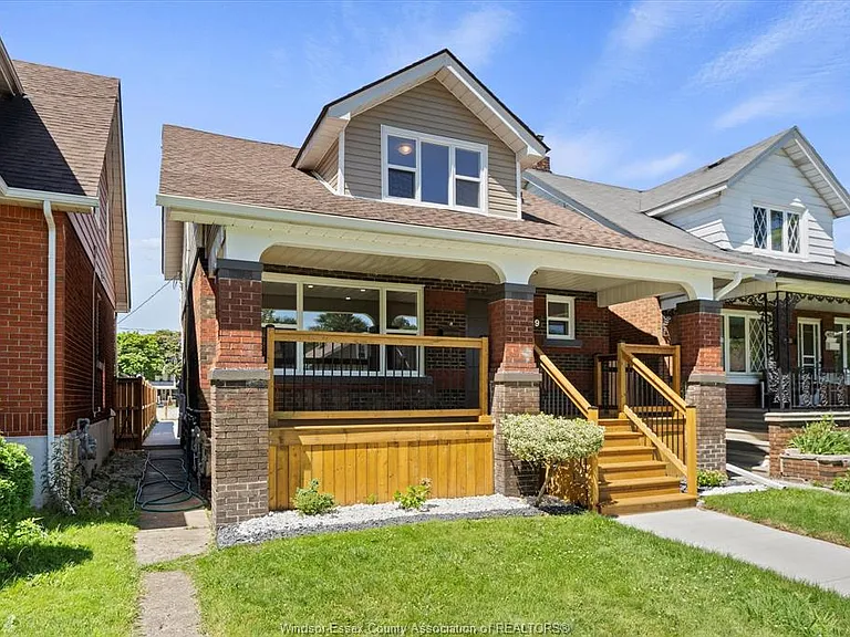 1439 Benjamin Ave #2 — Photo 2