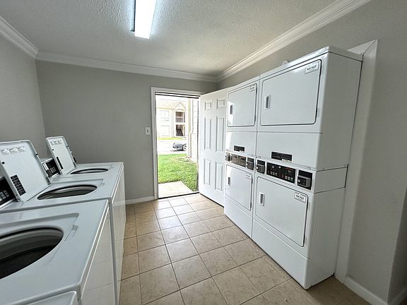 3rd image of 3954 Arlington Square Dr APT 258