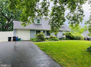 16 Quest Rd, Levittown, PA 19057