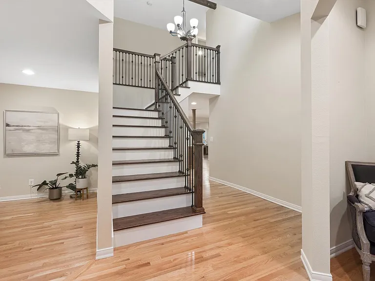 22215 SE 32nd St — Photo 31